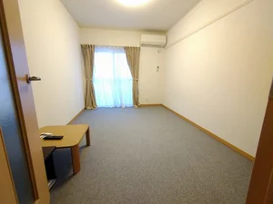 のマンスリーマンション・ウィークリーマンション「レオパレスカリス 305(No.425539)」メイン画像