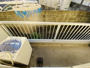 洗濯機・スリッパ・洗濯ばさみ備え付☆入居中洗濯もできるので、コインランドリーに行かなくても大丈夫☆☆
