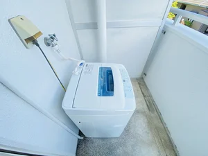 洗濯機は室外に設置しております♪入居後すぐにご利用が可能です(^^♪タオル1式分もご用意しております☆彡
