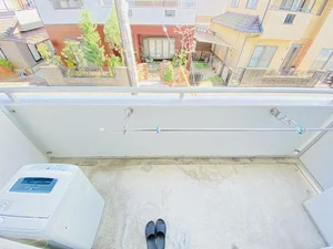 洗濯竿・スリッパ備え付☆入居中洗濯もできるので、コインランドリーに行かなくても大丈夫☆☆