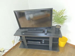 ソファーにくつろぎながらゆっくりテレビを見ることができます！！