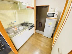 ガスコンロも2口☆☆スーパーで食材を買ってきたらすぐにお料理に取り掛かれます！それもマンスリーマンションの良いところですね＾＾