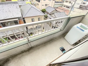 洗濯機・スリッパ備え付☆入居中洗濯もできるので、コインランドリーに行かなくても大丈夫☆☆