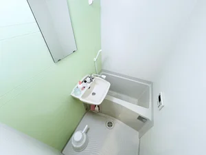 バストイレは別♪バスルームには風呂桶・風呂イス・風呂用洗剤・スポンジをご用意しておりますのでぜひご活用ください！