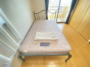 セミダブルのベッドになります★