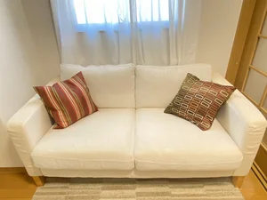 二人用のソファです☆クッションも付いてます！！ローテーブルもお洒落なテーブルとなってます♪♪