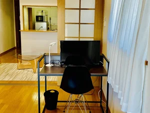 嬉しい照明付き★デスク＆チェアーもあるので、勉強やお仕事にもおススメ♪