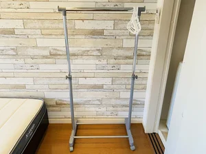 ラックにコートや衣類もかけることができ、便利です☆★