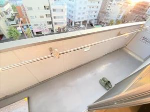 洗濯竿・スリッパ備え付☆入居中洗濯もできるので、コインランドリーに行かなくても大丈夫☆☆