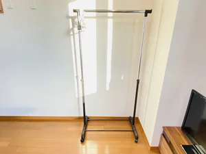 ラックにコートや衣類もかけることができ、便利です☆★