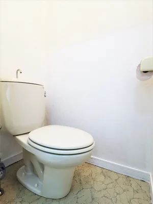 バストイレ別! トイレットペーパーはもちろん トイレブラシや洗剤などもあり! 清潔に保てます!
