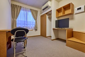 新高岡駅（富山県）のマンスリーマンション・ウィークリーマンション「レオパレスドリーム 209(No.430340)」メイン画像