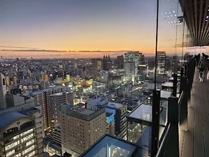 川崎市役所まで徒歩4分