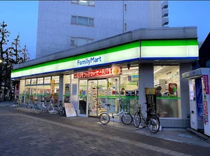 ファミリーマート 川崎貝塚一丁目店まで徒歩4分