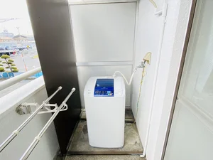 洗濯機は室外に設置しております♪入居後すぐにご利用が可能です(^^♪タオル1式分もご用意しております☆彡