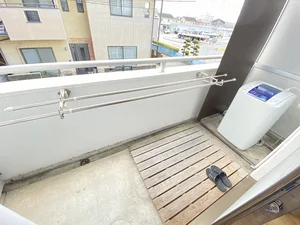 洗濯竿・スリッパ備え付☆入居中洗濯もできるので、コインランドリーに行かなくても大丈夫☆☆