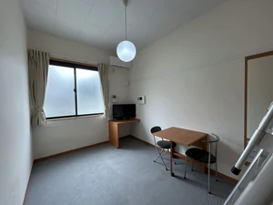 のマンスリーマンション・ウィークリーマンション「レオパレス屋形の森 208(No.435576)」メイン画像