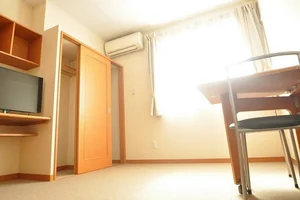 高岡駅（富山県）のマンスリーマンション・ウィークリーマンション「レオパレスクリスティー 206(No.437306)」メイン画像