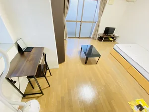 赤十字病院・愛媛大学に近い為、法人・学生の方におススメです♪市内電車も徒歩３分なので市内移動しやすい♪♪