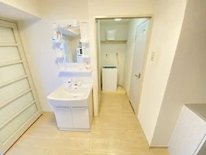 嬉しい独立洗面台付★☆忙しい朝でも余裕をもって身だしなみが整えることができます♪