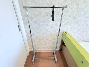 ラックにコートや衣類もかけることができ、便利です☆★