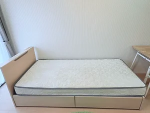 シングルサイズのベッドになります★コンセント付♪