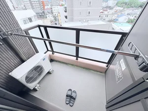 洗濯竿・スリッパ備え付☆入居中洗濯もできるので、コインランドリーに行かなくても大丈夫☆☆