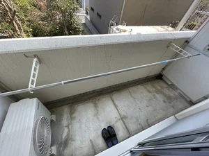 洗濯竿・スリッパ備え付☆入居中洗濯もできるので、コインランドリーに行かなくても大丈夫☆☆