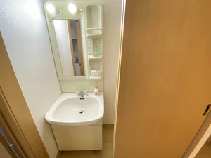 嬉しい独立洗面台付★☆忙しい朝でも余裕をもって身だしなみが整えることができます♪