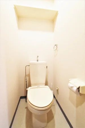 バストイレ別　トイレ洗剤やトイレットペーパーなど備品も充実！