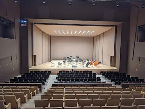 横浜市南公会堂まで徒歩8分