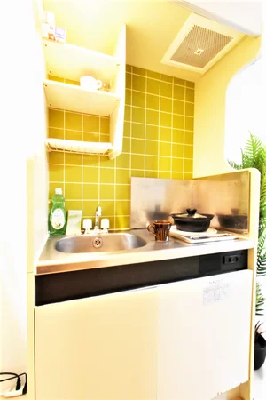 IHで火事対策がされており、料理もキッチン道具が豊富で電子レンジ・炊飯器・電気ケトルなど家電豊富なランナップ!