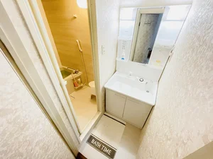 嬉しい独立洗面台付★☆忙しい朝でも余裕をもって身だしなみが整えることができます♪