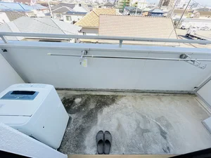 洗濯竿・スリッパ備え付☆入居中洗濯もできるので、コインランドリーに行かなくても大丈夫☆☆