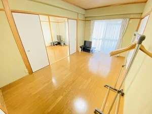 ハンガーラック付★☆テレビも2台付いてます♪