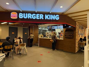 バーガーキング ヨドバシ横浜店まで徒歩14分