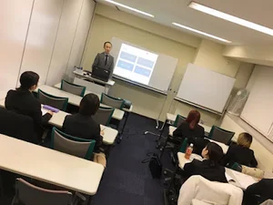 総合学園ヒューマンアカデミー横浜校まで徒歩12分