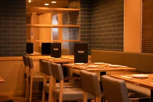 Seafood bar Ermitage 横浜鶴屋町店まで徒歩12分