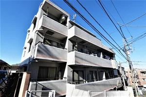 マンションタイプでバルコニー付きの御部屋になります。洗濯物も干すことは可能です♪