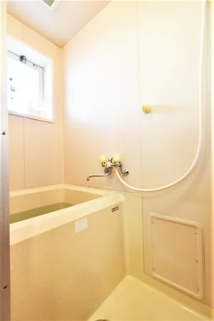 お風呂トイレ別のため、ゆったり入浴いただけます。 シャンプーコンディショナーやボディーソープなどあり!