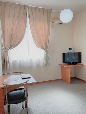 のマンスリーマンション・ウィークリーマンション「レオパレスＣｅｎｔｅｒＣｏｕｒｔ 202(No.447658)」メイン画像