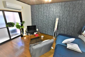 柄入りデザインクロスがお洒落な物件です。 落ち着いたインテリアが魅力的なお部屋♪