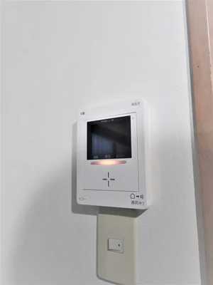 モニターホン 誰が訪ねてきたか一目瞭然で分かるため セキュリティに考慮されています!
