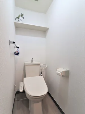 温水洗浄便座付きトイレです。