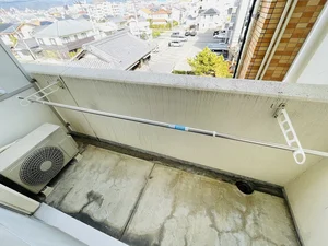 洗濯竿・スリッパ備え付☆入居中洗濯もできるので、コインランドリーに行かなくても大丈夫☆☆