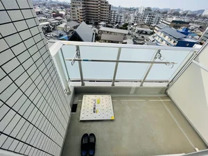 洗濯竿・スリッパ備え付☆入居中洗濯もできるので、コインランドリーに行かなくても大丈夫☆☆