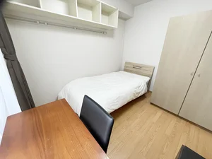 写真はお部屋のイメージです。ラグなどの室内装飾はございません。