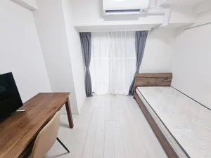 写真はお部屋のイメージです。ラグなどの室内装飾はございません。