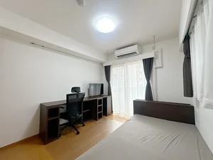 写真はお部屋のイメージです。ラグなどの室内装飾はございません。