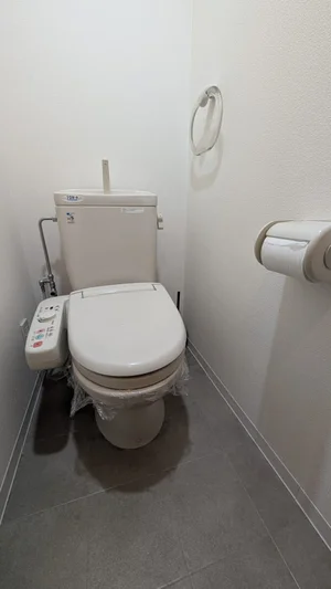 ウォシュレット付きの高機能トイレ♪